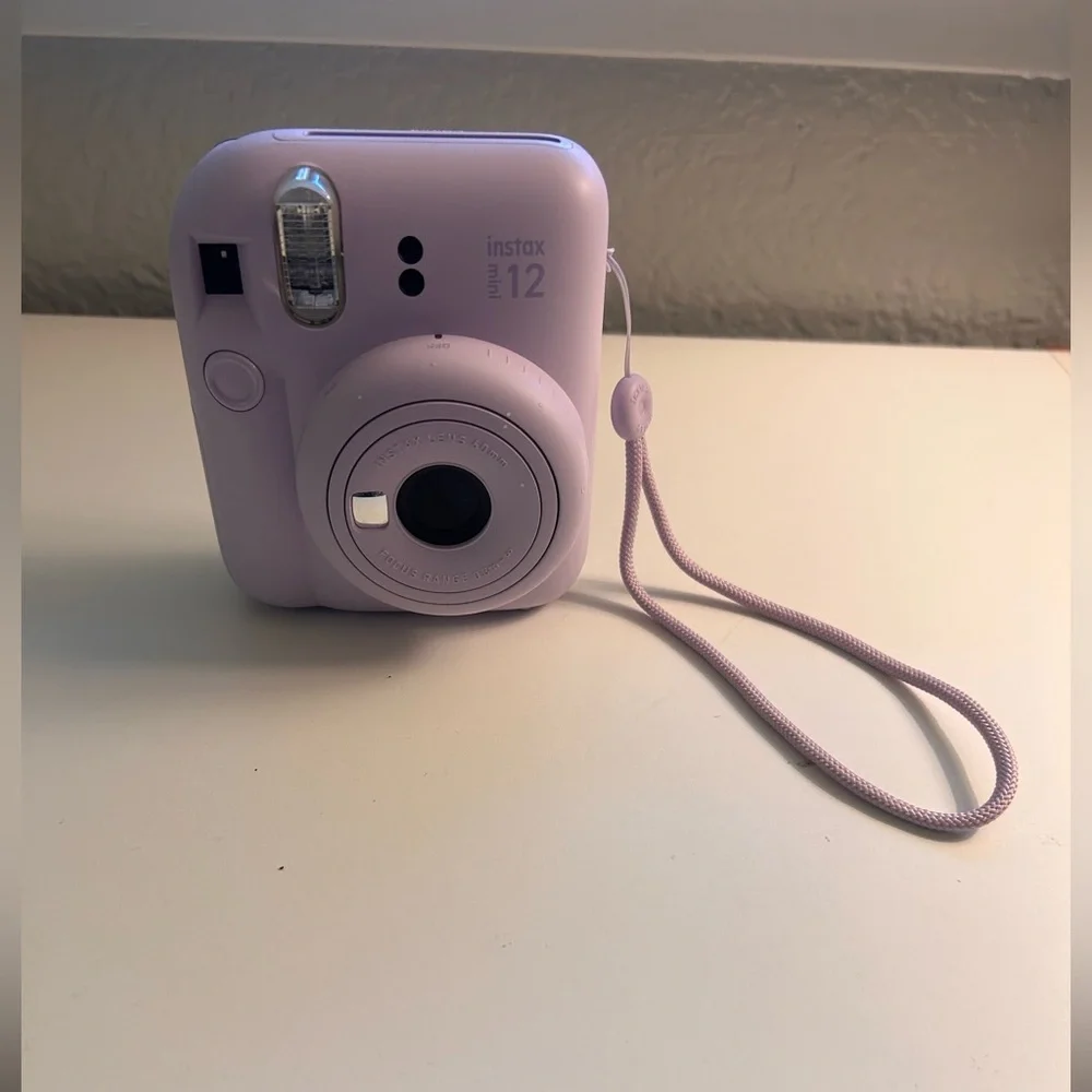 INSTAX 12 fujifilm (like new) instant camera - Picture 9 of 11